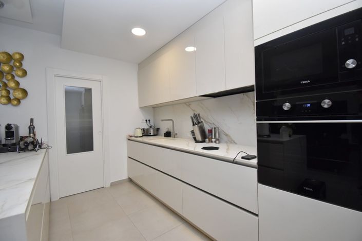 Image No.3-3 Bed Property for sale