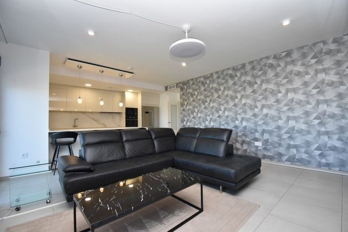 Image No.3-3 Bed Property for sale