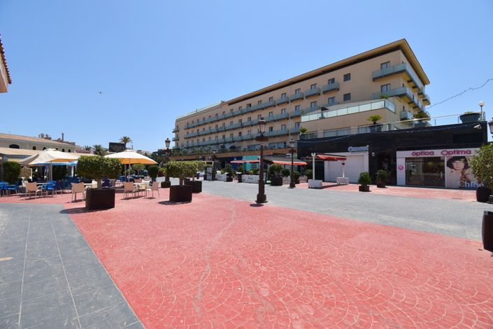 Image No.40-3 Bed Property for sale