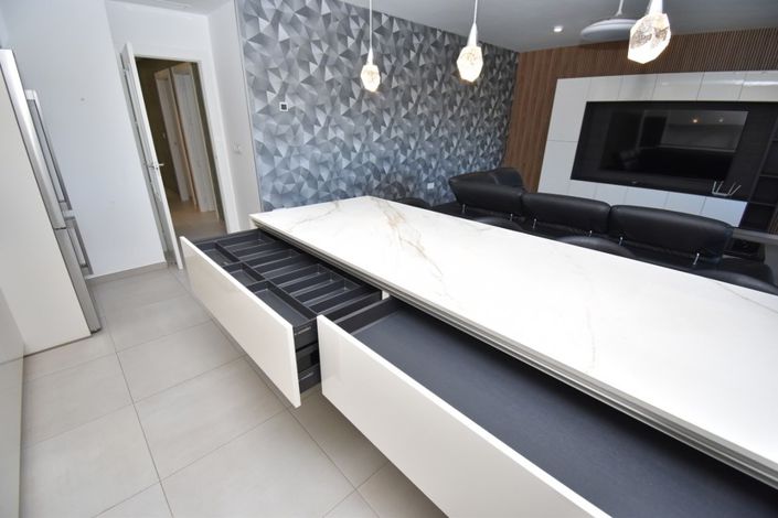 Image No.7-3 Bed Property for sale