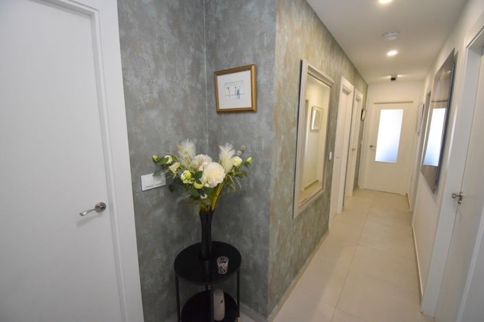 Image No.8-3 Bed Property for sale