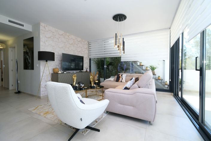 Image No.4-3 Bed Property for sale