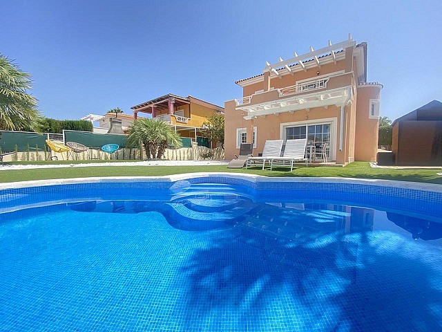 Image No.1-3 Bed Villa for sale