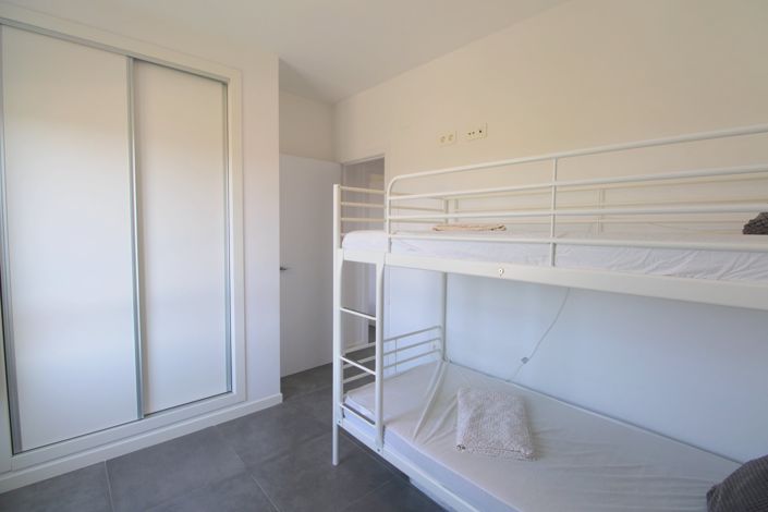 Image No.17-3 Bed Apartment for sale