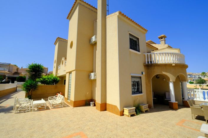 Image No.1-3 Bed Townhouse for sale
