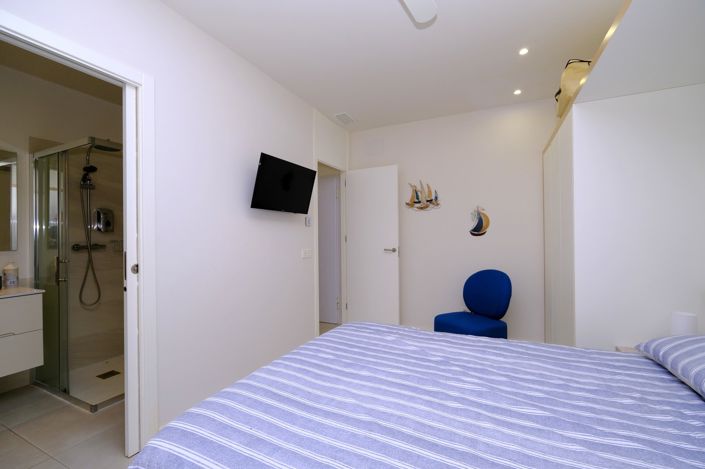 Image No.10-3 Bed Property for sale