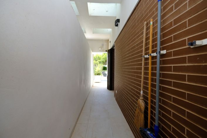 Image No.19-3 Bed Property for sale