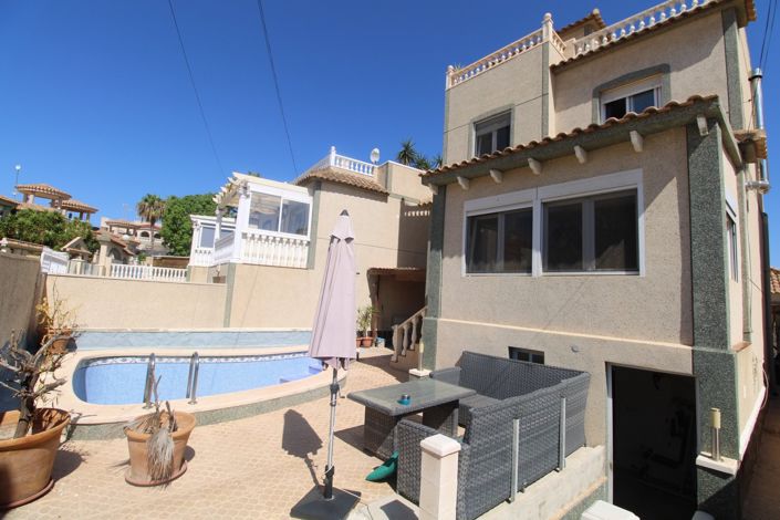 Image No.1-3 Bed Villa for sale