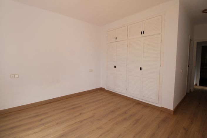 Image No.13-3 Bed Villa for sale