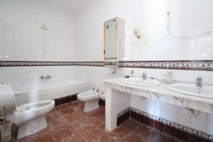 Image No.20-3 Bed Villa for sale