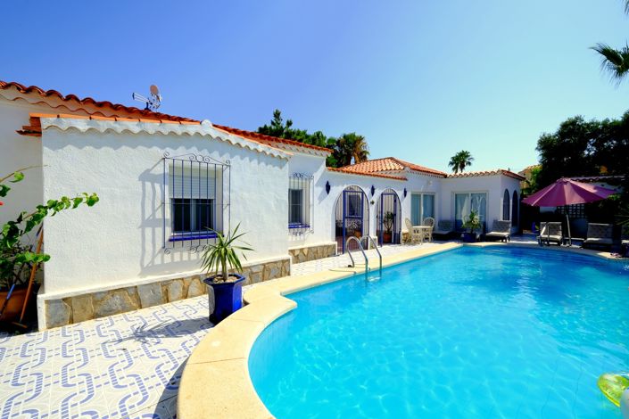 Image No.1-4 Bed Villa for sale