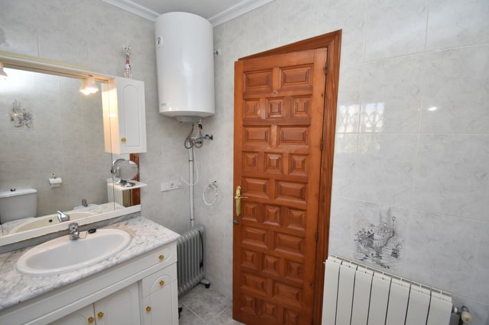 Image No.10-3 Bed Villa for sale