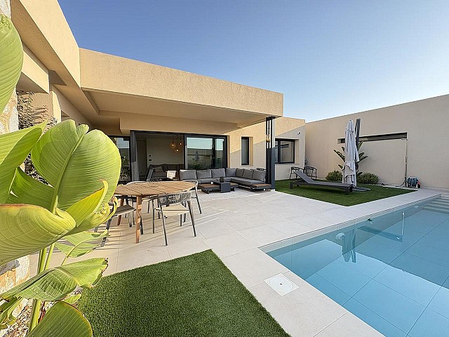 Image No.1-4 Bed Villa for sale