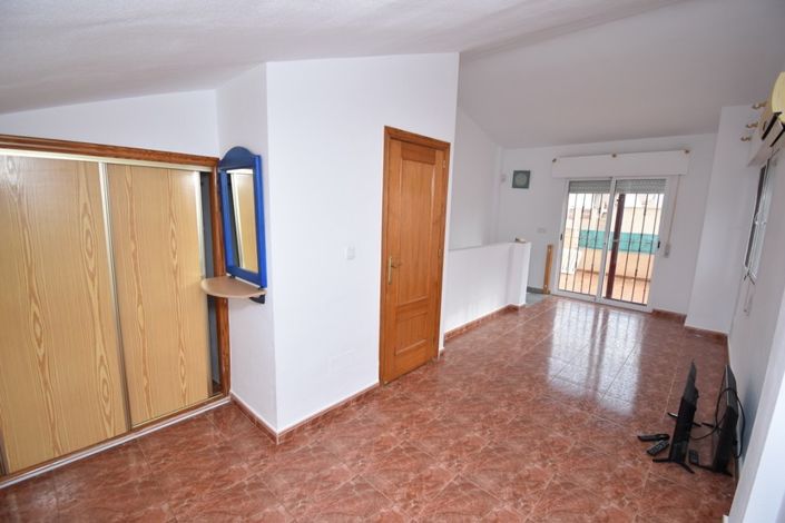 Image No.14-3 Bed Townhouse for sale