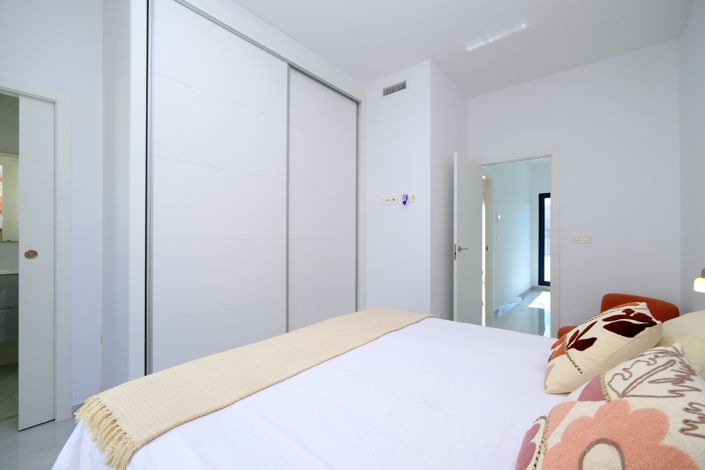 Image No.15-3 Bed Villa for sale