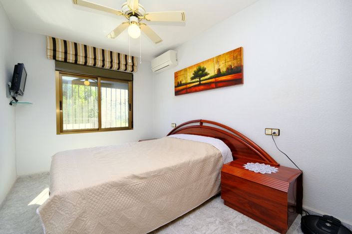 Image No.10-3 Bed Property for sale