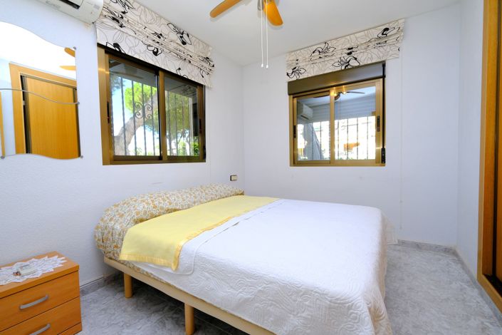 Image No.12-3 Bed Property for sale