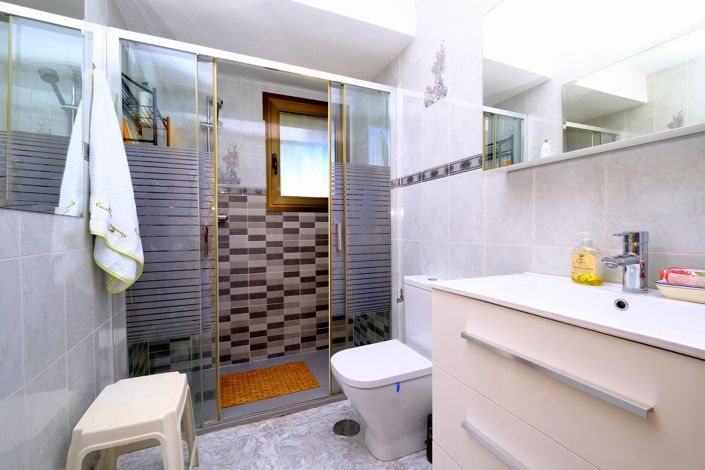 Image No.14-3 Bed Property for sale