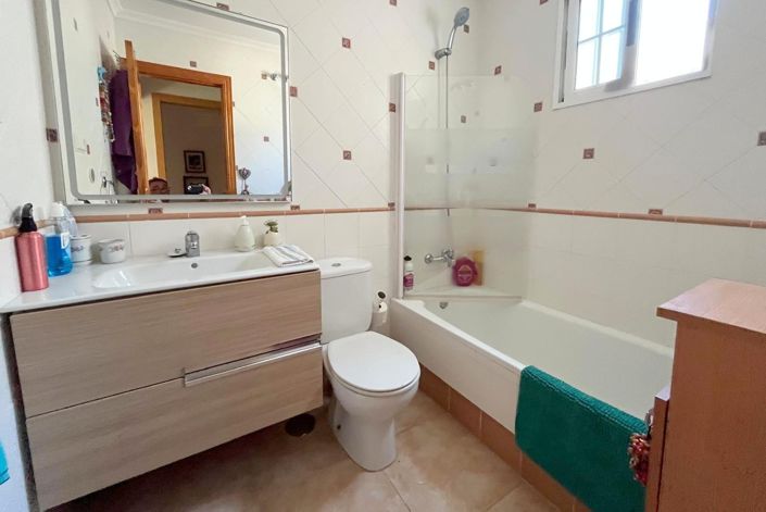 Image No.14-3 Bed Townhouse for sale