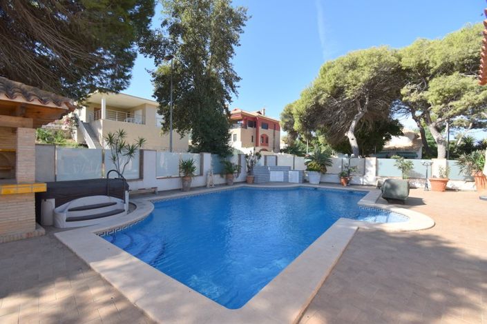 Image No.1-6 Bed Villa for sale
