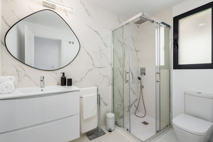 Image No.12-2 Bed Property for sale