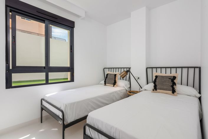 Image No.14-2 Bed Property for sale