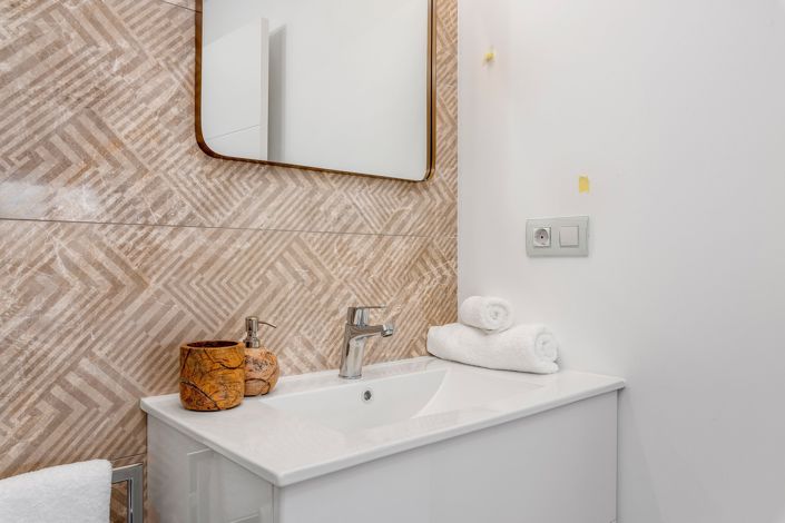 Image No.16-2 Bed Property for sale