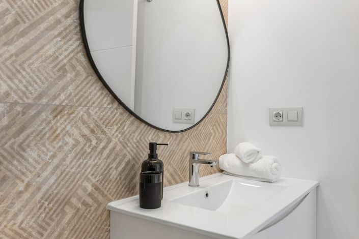 Image No.17-1 Bed Property for sale