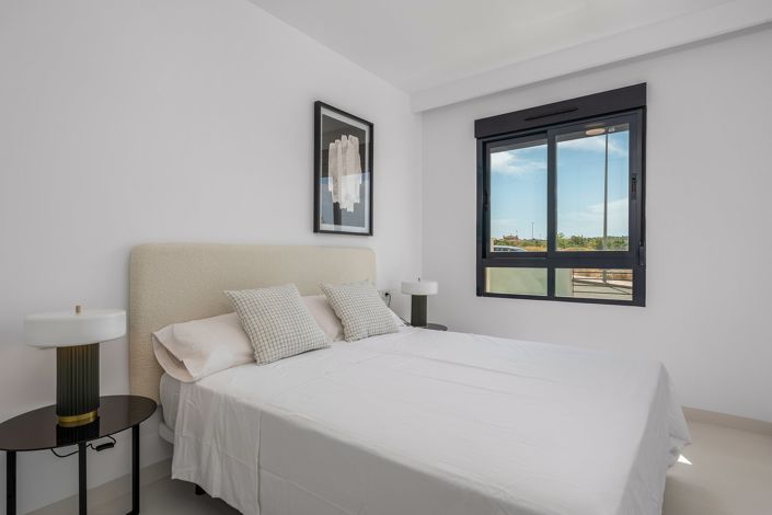 Image No.4-1 Bed Property for sale