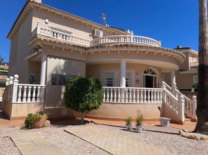 Image No.1-4 Bed Villa for sale