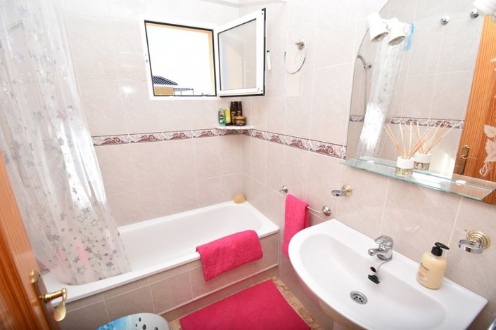 Image No.11-2 Bed Property for sale