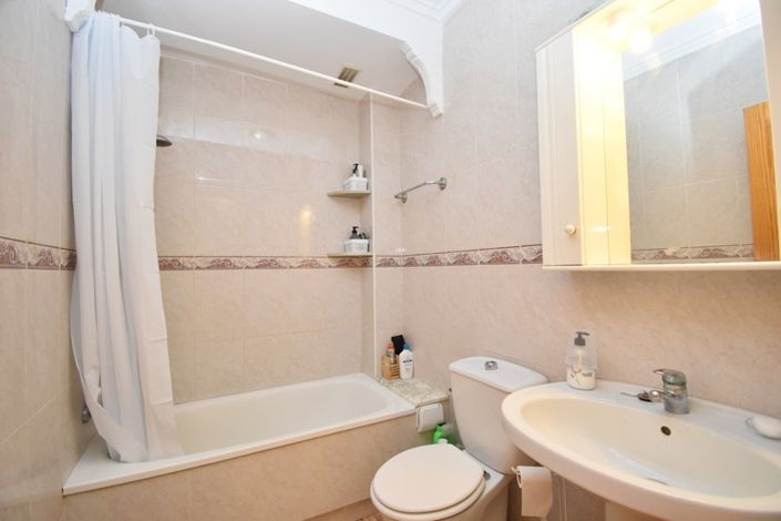 Image No.13-2 Bed Townhouse for sale