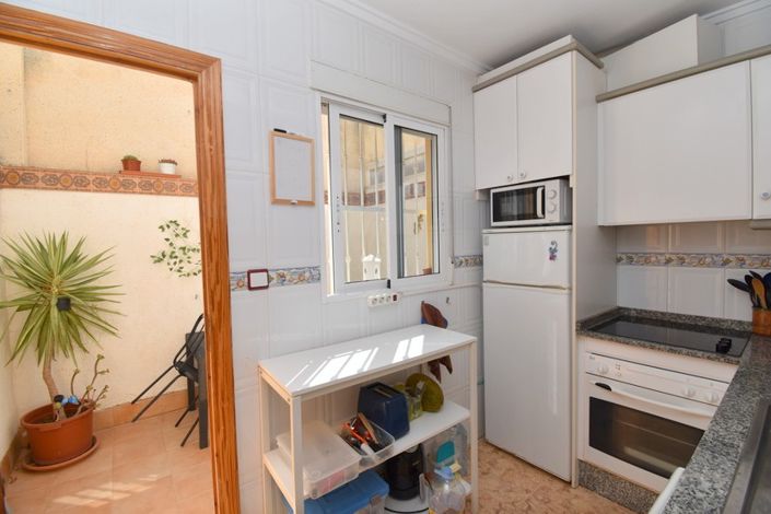 Image No.6-2 Bed Townhouse for sale