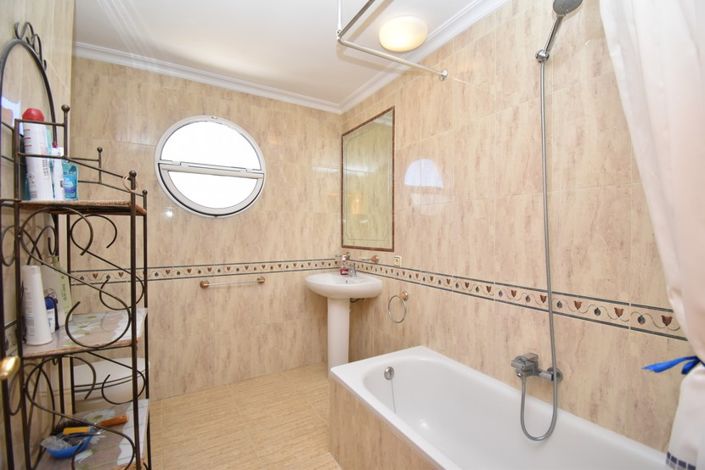 Image No.13-2 Bed Property for sale