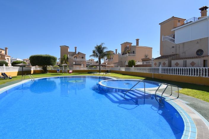 Image No.25-2 Bed Property for sale