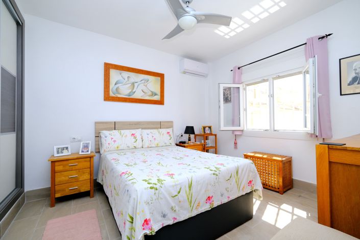 Image No.11-2 Bed Townhouse for sale