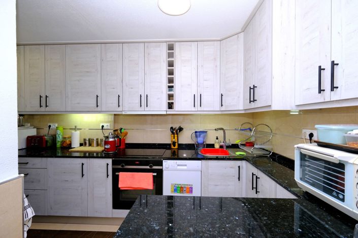 Image No.8-2 Bed Townhouse for sale