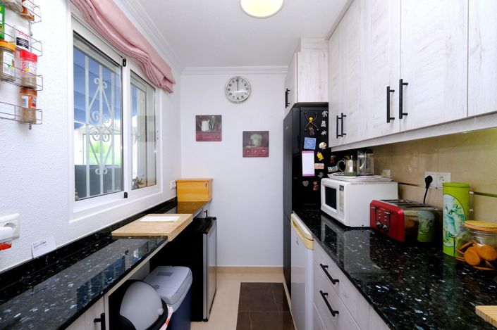 Image No.9-2 Bed Townhouse for sale