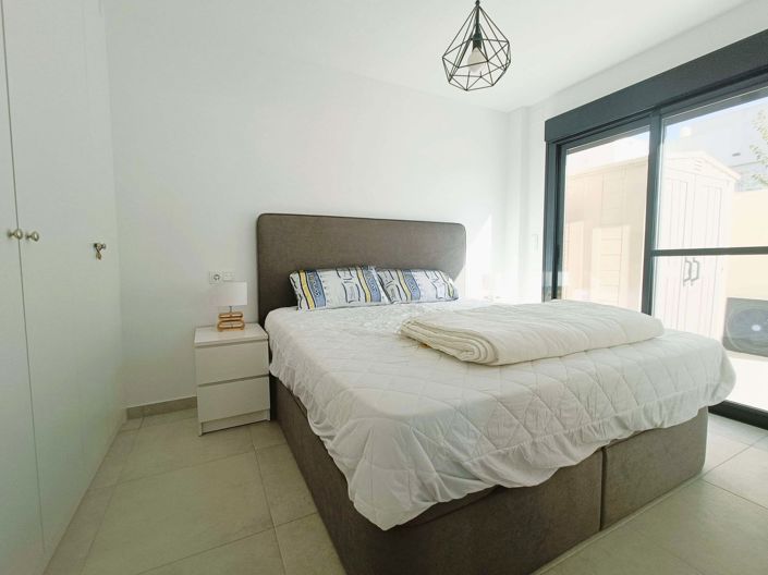 Image No.10-3 Bed Townhouse for sale