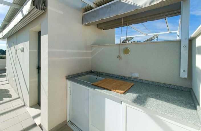 Image No.21-3 Bed Townhouse for sale