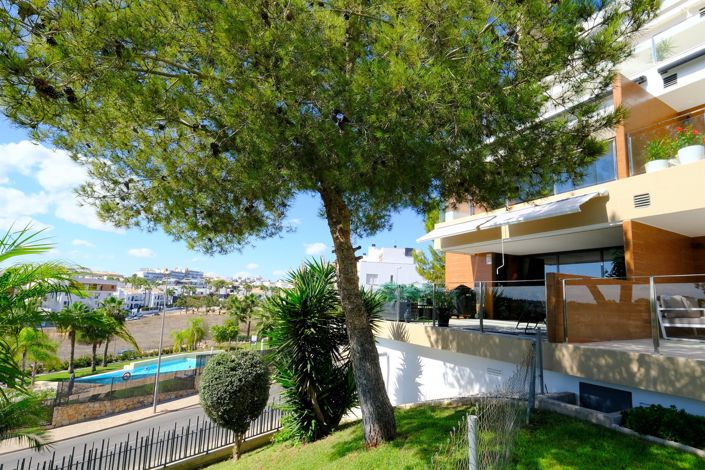 Image No.12-2 Bed Property for sale