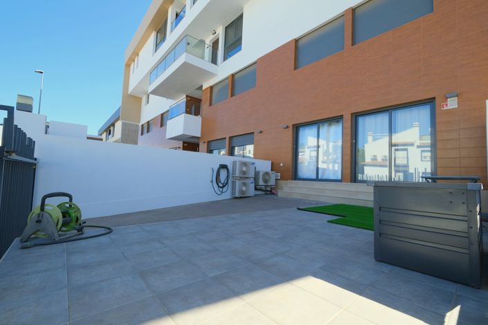 Image No.21-2 Bed Property for sale