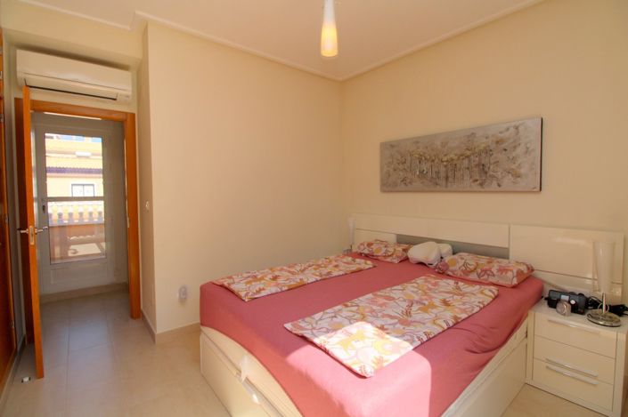 Image No.16-2 Bed Townhouse for sale