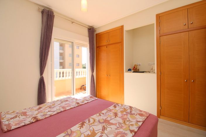 Image No.17-2 Bed Townhouse for sale