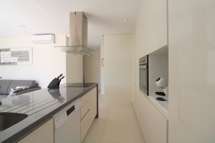 Image No.10-2 Bed Property for sale