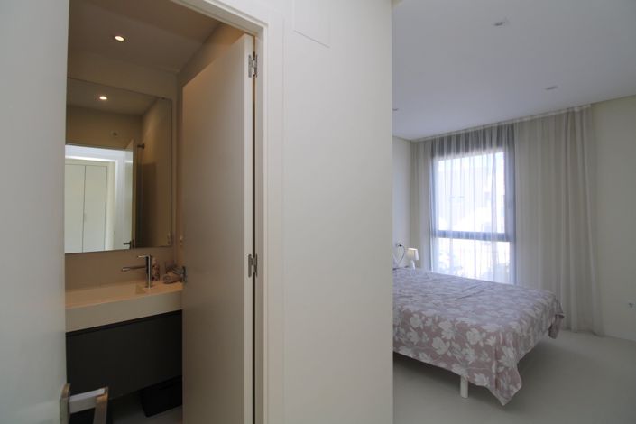 Image No.12-2 Bed Property for sale