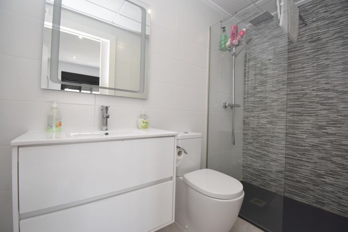 Image No.10-2 Bed Property for sale