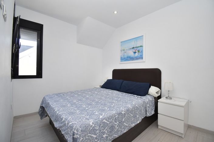 Image No.11-2 Bed Property for sale