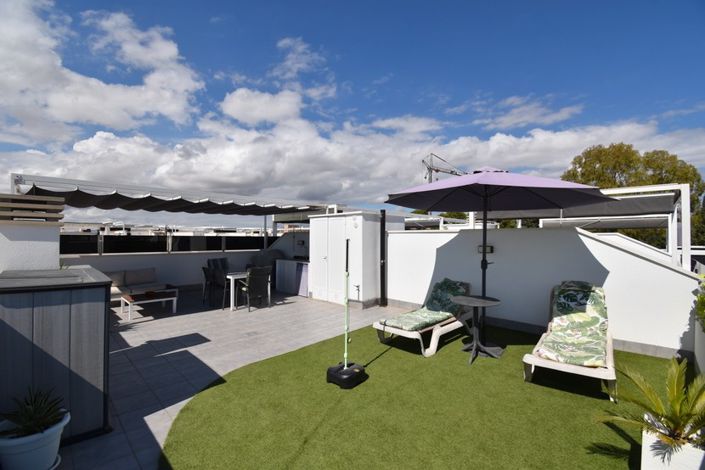 Image No.17-2 Bed Property for sale