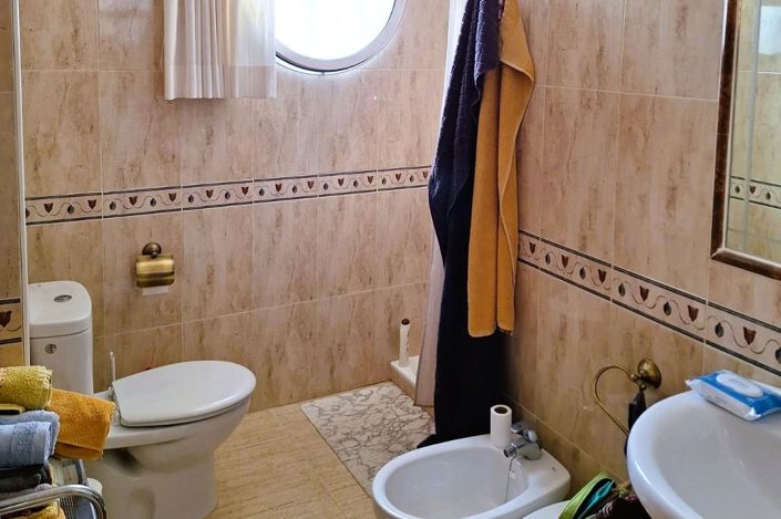 Image No.9-2 Bed Property for sale